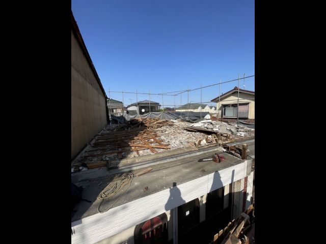木造2階建て解体、切り離し補修工事(東京都八王子市大楽寺町)工事中の様子です。
